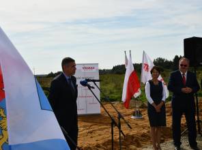 Symboliczne rozpoczęcie budowy - zdjęcie przedstawia uczestników wydarzenia