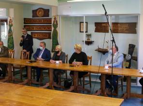 Podpisanie umowy o współfinansowaniu - zdjęcie przedstawia uczestników wydarzenia