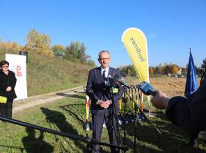 Symboliczne rozpoczęcie budowy - zdjęcie przedstawia uczestników wydarzenia