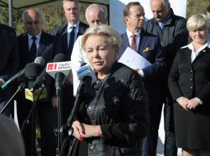Symboliczne rozpoczęcie budowy - zdjęcie przedstawia uczestników wydarzenia