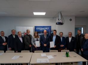 Podpisanie umowy na drogę do terminala kolejowego T1 w Żurawicy