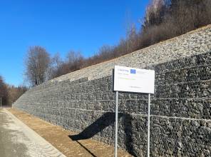 <p><strong>Tytuł projektu:</strong> Od Beskidu Niskiego po Solinę/Od Nizkych Beskid Po Solinu<br />
<strong>Numer projektu:</strong> PLSK.01.01-IP.01-0002/23<br />
<strong>Program: </strong>Interreg Polska-Słowacja 2021-2027<br />
<strong>Priorytet:</strong> Przyjazne naturze i bezpieczne Pogranicze<br />
<strong>Działanie: </strong>Wspieranie przystosowania się do zmiany klimatu i zapobiegania ryzyku związanemu z klęskami żywiołowymi i katastrofami, odporności, z uwzględnieniem podejścia ekosystemowego<br />
<strong>Beneficjent: </strong>Województwo Podkarpackie<br />
<strong>Partner: </strong><a href="http://www.sucpsk.sk">Správa a údržba ciest Prešovského samosprávneho kraja</a><br />
<strong>Wydatki ogółem:</strong> <span style="font-family:"Arial",sans-serif; font-size:11.0pt">1 307 775,51 EUR </span><br />
<strong>Dofinansowanie UE: </strong> <span style="font-family:"Arial",sans-serif; font-size:11.0pt">637 461,36 </span>EUR<br />
<strong>Data rozpoczęcia: </strong>2024-01-01<br />
<strong>Data zakończenia:</strong> 2025-12-31</p>
