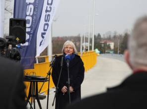 Symboliczne otwarcie drogi - zdjęcie przedstawia uczestnika wydarzenia