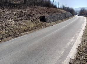 <p><strong>Tytuł projektu:</strong> Od Beskidu Niskiego po Solinę/Od Nizkych Beskid Po Solinu<br />
<strong>Numer projektu:</strong> PLSK.01.01-IP.01-0002/23<br />
<strong>Program: </strong>Interreg Polska-Słowacja 2021-2027<br />
<strong>Priorytet:</strong> Przyjazne naturze i bezpieczne Pogranicze<br />
<strong>Działanie: </strong>Wspieranie przystosowania się do zmiany klimatu i zapobiegania ryzyku związanemu z klęskami żywiołowymi i katastrofami, odporności, z uwzględnieniem podejścia ekosystemowego<br />
<strong>Beneficjent: </strong>Województwo Podkarpackie<br />
<strong>Partner: </strong><a href="http://www.sucpsk.sk">Správa a údržba ciest Prešovského samosprávneho kraja</a><br />
<strong>Wydatki ogółem:</strong> <span style="font-family:"Arial",sans-serif; font-size:11.0pt">1 307 775,51 EUR </span><br />
<strong>Dofinansowanie UE: </strong> <span style="font-family:"Arial",sans-serif; font-size:11.0pt">637 461,36 </span>EUR<br />
<strong>Data rozpoczęcia: </strong>2024-01-01<br />
<strong>Data zakończenia:</strong> 2025-12-31</p>
