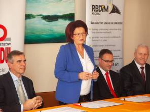 Zdjęcie przedstawia uczestników wydarzenia