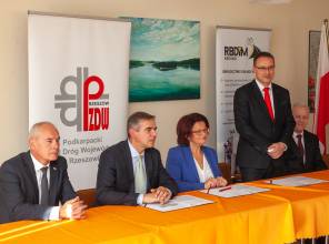 Zdjęcie przedstawia uczestników wydarzenia